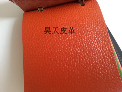 無(wú)極縣昊天皮革制品 專業(yè)生產(chǎn)銷售優(yōu)質(zhì)二層變色油蠟皮與瘋馬皮等皮革產(chǎn)品